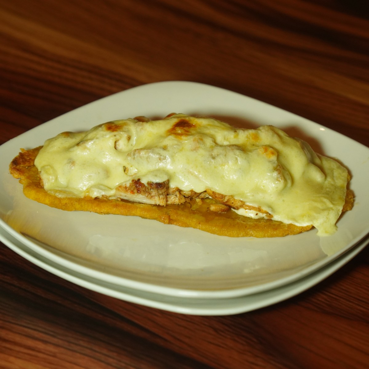 Patacón relleno con pollo más gaseosa imagen 2